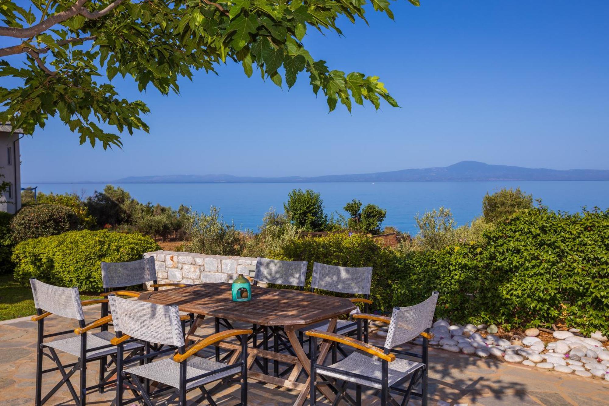 Messinian Blue Seaside Villa Kalamata Exteriör bild