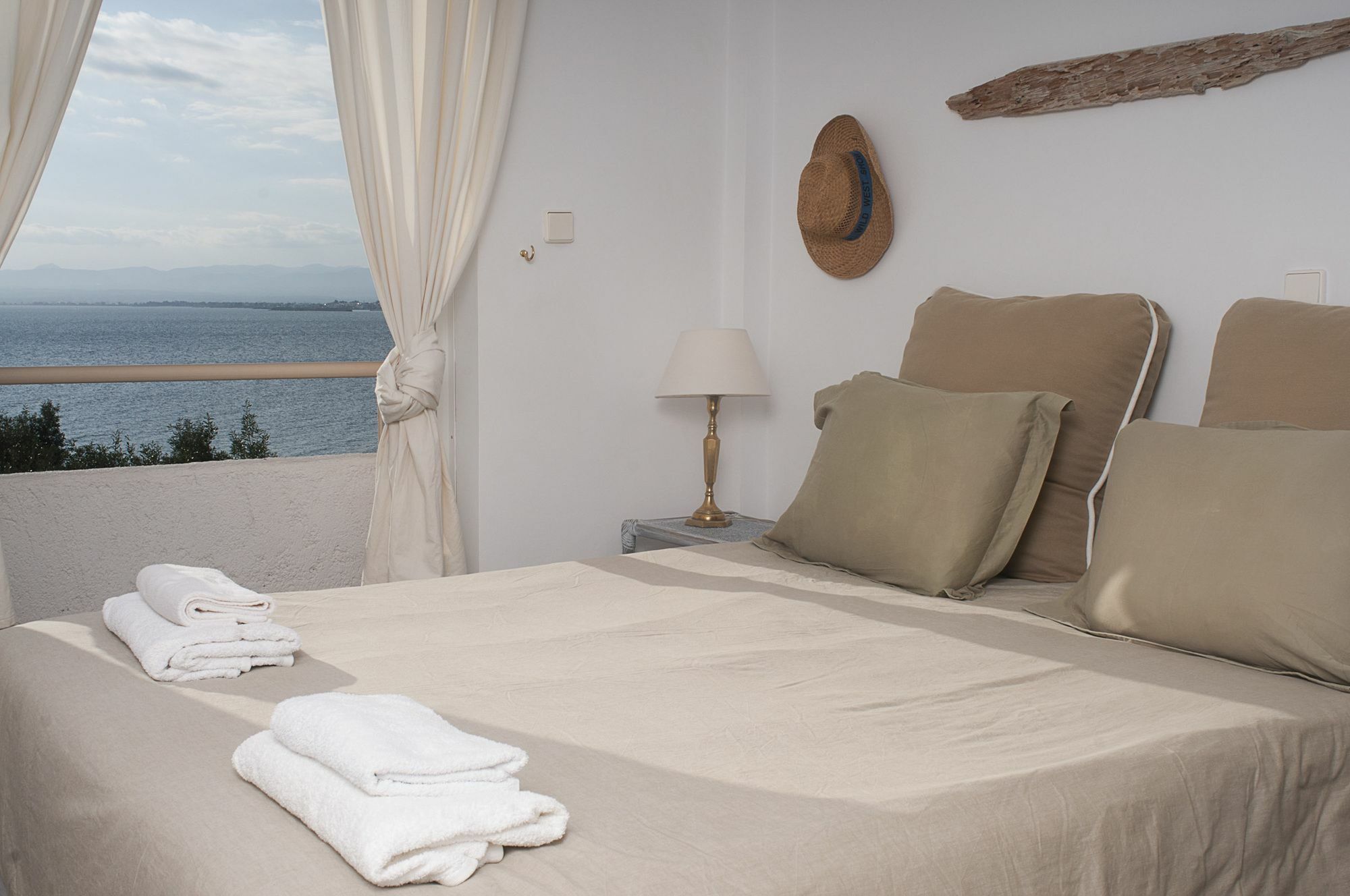 Messinian Blue Seaside Villa Kalamata Exteriör bild
