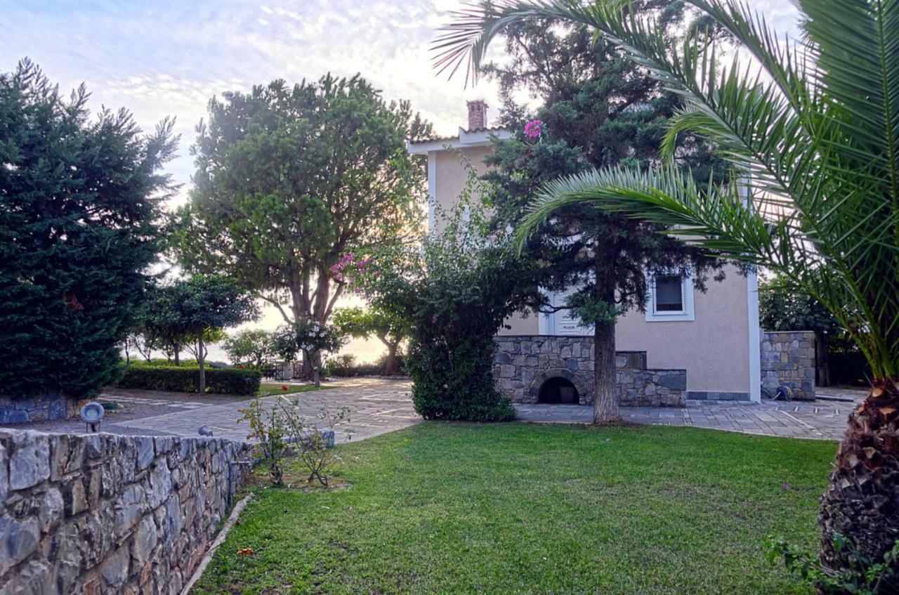 Messinian Blue Seaside Villa Kalamata Exteriör bild
